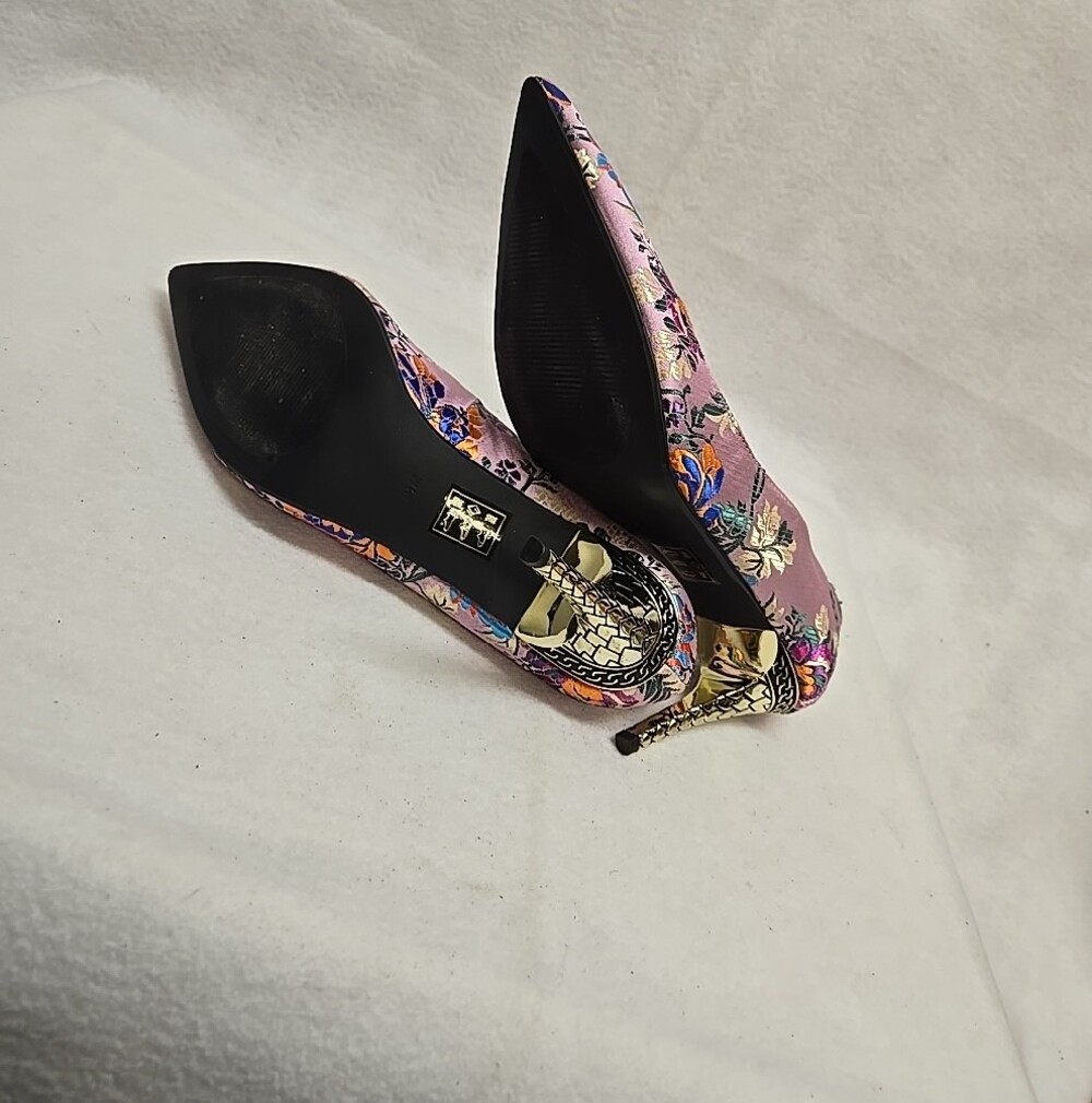 J. Renee 9.5 Pink Floral Embroidered Pointed-Toe Pumps Metal Heels Has Fraying - Picture 5 of 9